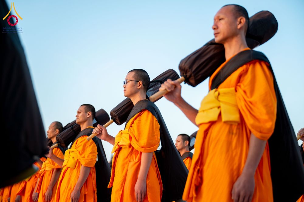 ภาพ No.294673:วันอาทิตย์ที่ 14 ธันวาคม พ.ศ.2568 พระธรรมยาตราปฏิบัติธรรมและถ่ายภาพหมู่ประวัติศาสตร์ ณ วัดสองพี่น้อง ต.ต้นตาล อ.สองพี่น้อง จ.สุพรรณบุรี ในโครงการธรรมยาตรา กตัญญูบูชา มหาปูชนียาจารย์ พระมงคลเทพมุนี(สด จนฺทสโร) พระผู้ปราบมาร อนุสรณ์สถาน 7 แห่ง ปีที่ 14