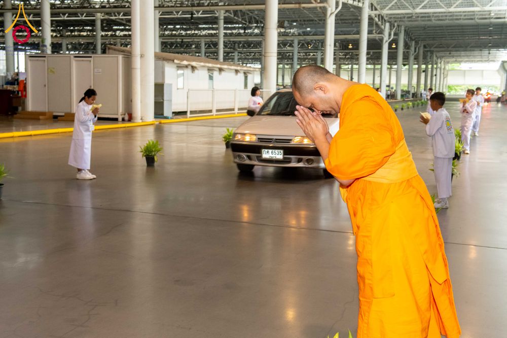 ภาพ No.325616:วันที่ 26 เมษายน พ.ศ.2569 กิจกรรมงานบุญวันอาทิตย์ สาธุชนปฏิบัติธรรมร่วมกัน ณ ห้องแก้วสารพัด 1 วัดพระธรรมกาย ปทุมธานี