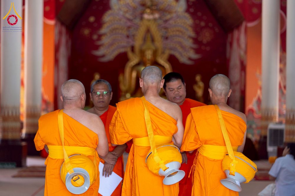 ภาพ No.275872:วันพุธที่ 3 ธันวาคม พ.ศ. 2568 พิธีบรรพชาอุปสมบท โครงการอุปสมบทบูชาธรรมมหาปูชนียาจารย์ ศูนย์อบรม : ศูนย์ส่งเสริมศีลธรรม จ.พะเยา ณ โบราณสถานพระธาตุจอมทอง และ โบสถ์กลางน้ำ วัดพระธาตุศรีโคมคำ อำเภอเมือง จังหวัดพะเยา