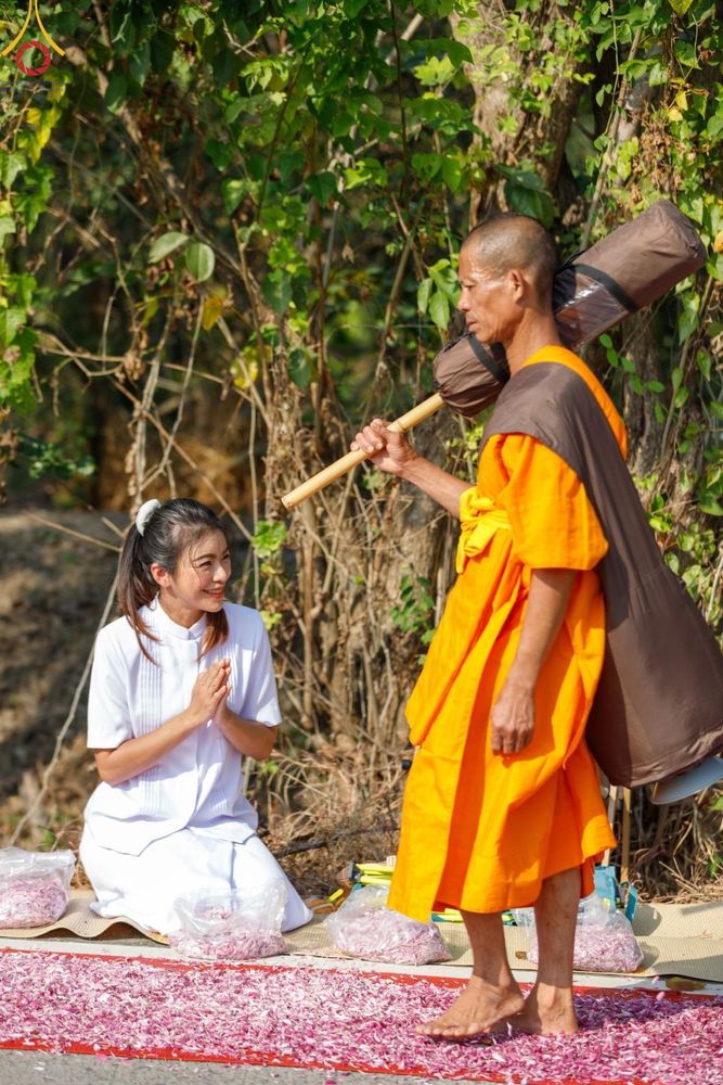 ภาพ No.190712:พิธีต้อนรับพระธรรมยาตรา ณ อนุสรณ์สถาน สถานที่ตั้งมโนปณิธานบวชตลอดชีวิต อนุสรณ์สถานคลองบางนางแท่น อ.สามพราน จ.นครปฐม ในโครงการธรรมยาตรา กตัญญูบูชา มหาปูชนียาจารย์ พระมงคลเทพมุนี(สด จนฺทสโร) พระผู้ปราบมาร อนุสรณ์สถาน 7 แห่ง ปีที่ 13 วันที่ 7 ม.ค.2568