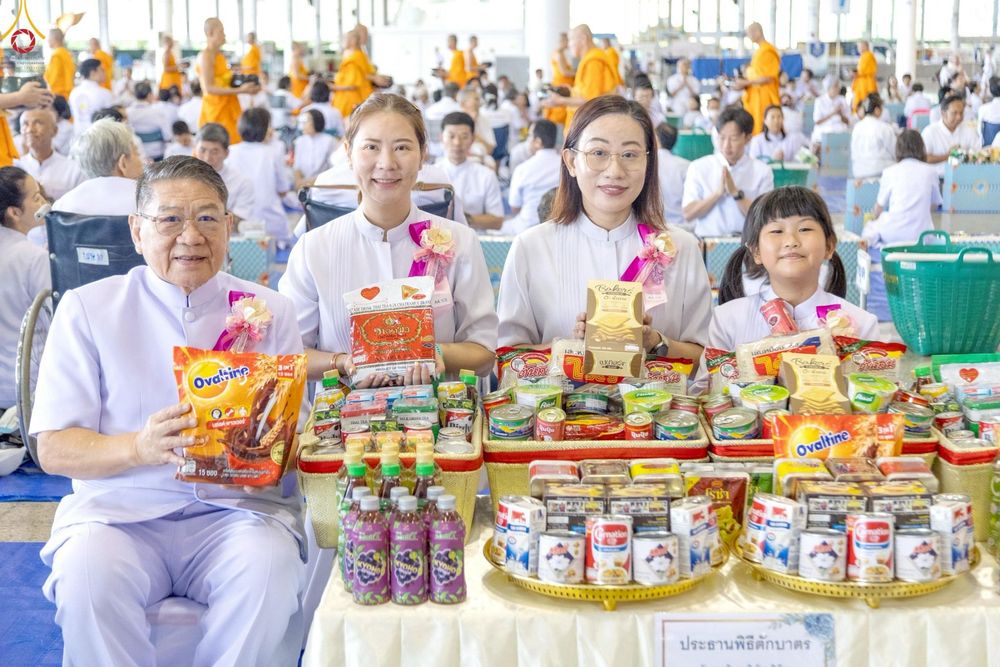 ภาพ No.240409:วันพุธที่ 27 สิงหาคม พ.ศ. 2568 พิธีตักบาตร ในวันธรรมชัย ณ วัดพระธรรมกาย จ.ปทุมธานี
