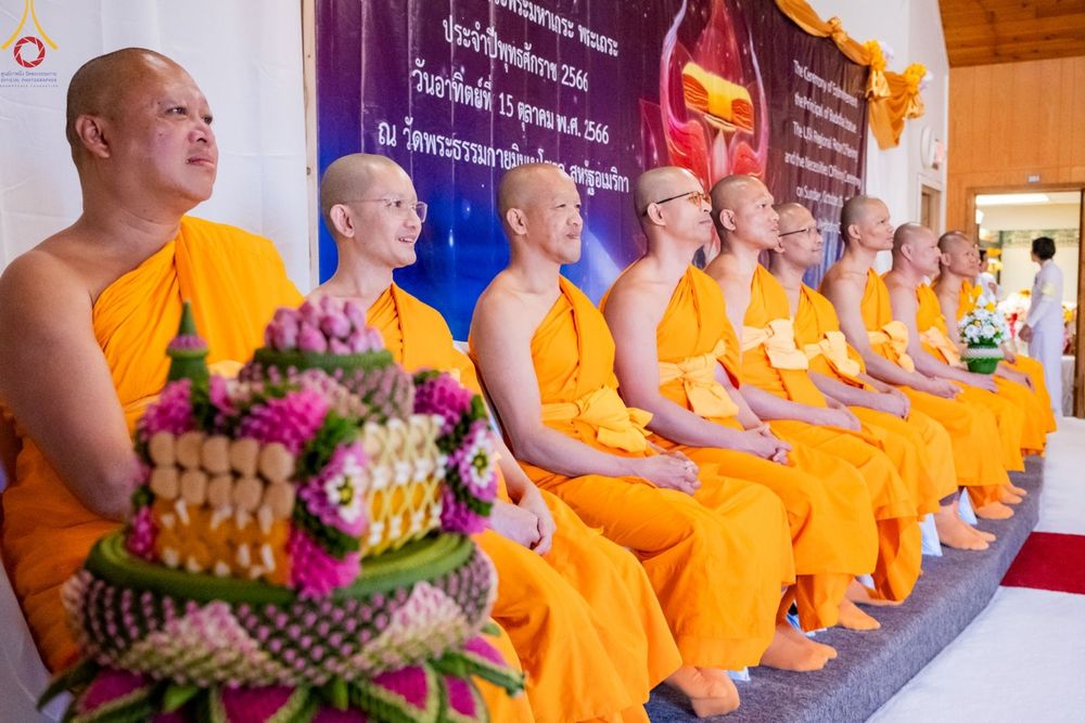 ภาพ No.91262:พิธีสมโภชพระประธาน "พระธรรมกาย" , พิธีเปิดไฟมงคลและเปิดไฟส่องสว่างรัศมีดวงธรรมพระประธาน "พระธรรมกาย" , พิธีทอดผ้าป่าภาคพื้น 19 วัดศูนย์สาขาภาคพื้นอเมริกา  และพิธีมุทิตาสักการะพระมหาเถระ พระเถระ ประจำปี 2566 วันอาทิตย์ที่ 15 ตุลาคม พ.ศ. 2566