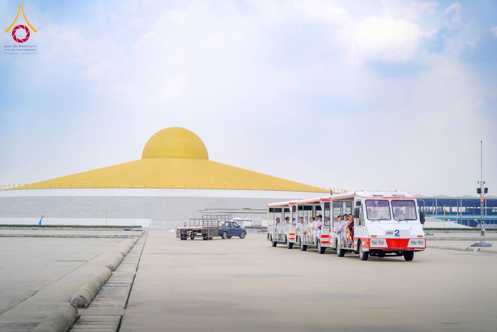 ภาพ No.327691:วันที่ 1-6 พฤษภาคม พ.ศ.2569 ต้อนรับชาวต่างชาติ พระภิกษุ คณะชาวเมียนมาร์  อุบาสิกาชาวอินเดีย เยี่ยมชมวัดพระธรรมกายและสักการะพระมหาธรรมกายเจดีย์