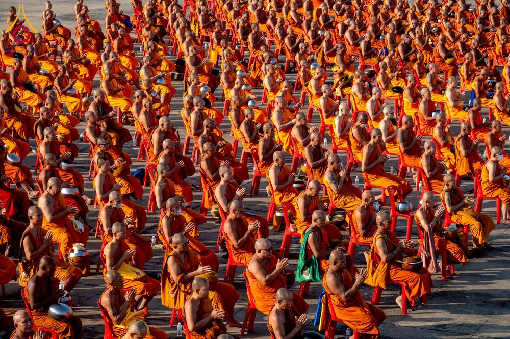 ภาพ No.250552:วันพุธที่ 8 ตุลาคม พ.ศ. 2568 พิธีตักบาตรเทโวโรหณะ ณ ลานธรรมปทุมรัตน์ธรรมเจดีย์ พุทธอุทยานนานาชาติ อ.โพนพิสัย จ.หนองคาย