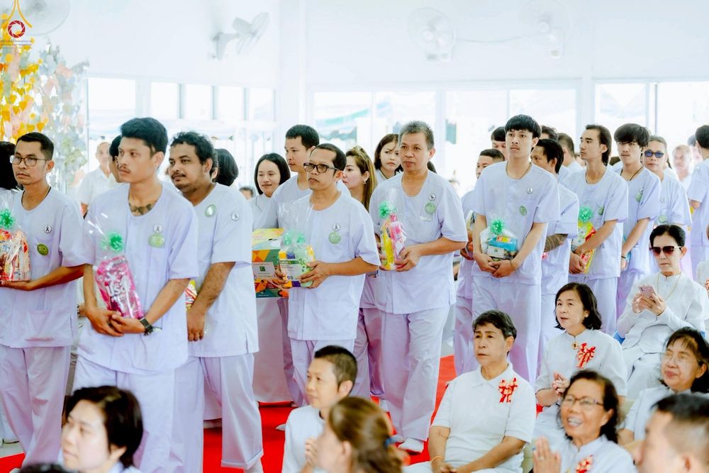 ภาพ No.266841:วันที่ 5 พฤศจิกายน พ.ศ. 2568 พิธีทอดกฐิน ณ อนุสรณ์สถานพระมงคลเทพมุนี  (สด จนฺทสโร) ผู้ค้นพบวิชชาธรรมกาย สถานที่ตั้งมโนปณิธานบวชตลอดชีวิต คลองบางนางแท่น ต.หอมเกร็ด อ.สามพราน จ.นครปฐม