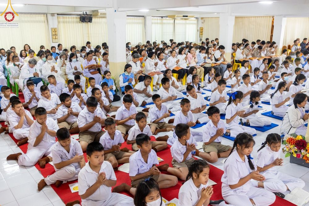 ภาพ No.195067:พิธีทอดผ้าป่าทำนุบำรุงศาสนสถาน ณ วัดไผ่โรงวัว ต.บางตาเถร อ.สองพี่น้อง จ.สุพรรณบุรี ในโครงการธรรมยาตรา กตัญญูบูชา มหาปูชนียาจารย์ พระมงคลเทพมุนี(สด จนฺทสโร) พระผู้ปราบมาร อนุสรณ์สถาน 7 แห่ง ปีที่ 13 วันที่ 13 มกราคม พ.ศ. 2568