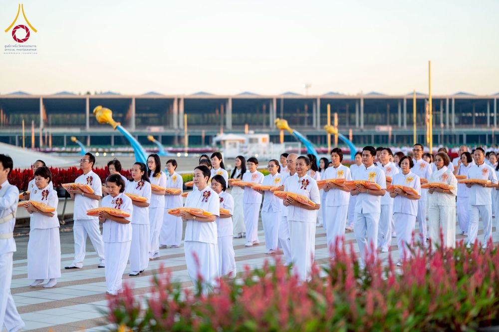 ภาพ No.276621:วันเสาร์ที่ 6 ธันวาคม  พ.ศ. 2568 พิธีเวียนประทักษิณและพิธีวันทาเจดีย์ โครงการอุปสมบทบูชาธรรมมหาปูชนียาจารย์ ประจำปี พ.ศ.2568 โครงการบวชพระนานาชาติ AEC และ WAB รุ่น CEO (นักบริหาร) รุ่นที่ 5 ณ มหาธรรมกายเจดีย์ วัดพระธรรมกาย