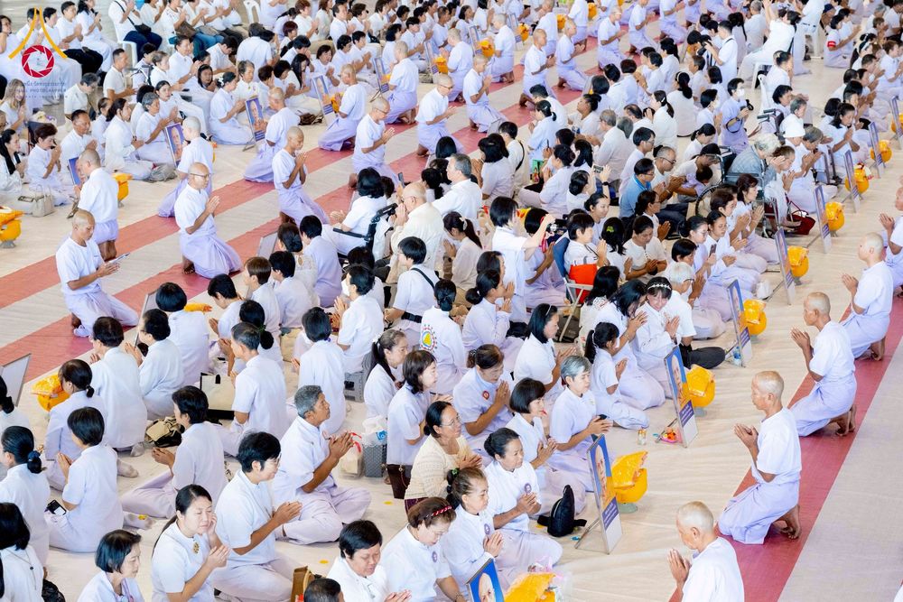 ภาพ No.277406:วันเสาร์ที่ 6 ธันวาคม พ.ศ. 2568 พิธีบรรพชาอุปสมบทและพิธีถวายบาตร โครงการอุปสมบทบูชาธรรมมหาปูชนียาจารย์ ประจำปี พ.ศ.2568 โครงการบวชพระนานาชาติ AEC และ WAB รุ่น CEO (นักบริหาร) รุ่นที่ 5 ณ โบสถ์พระไตรปิฏก วัดพระธรรมกาย