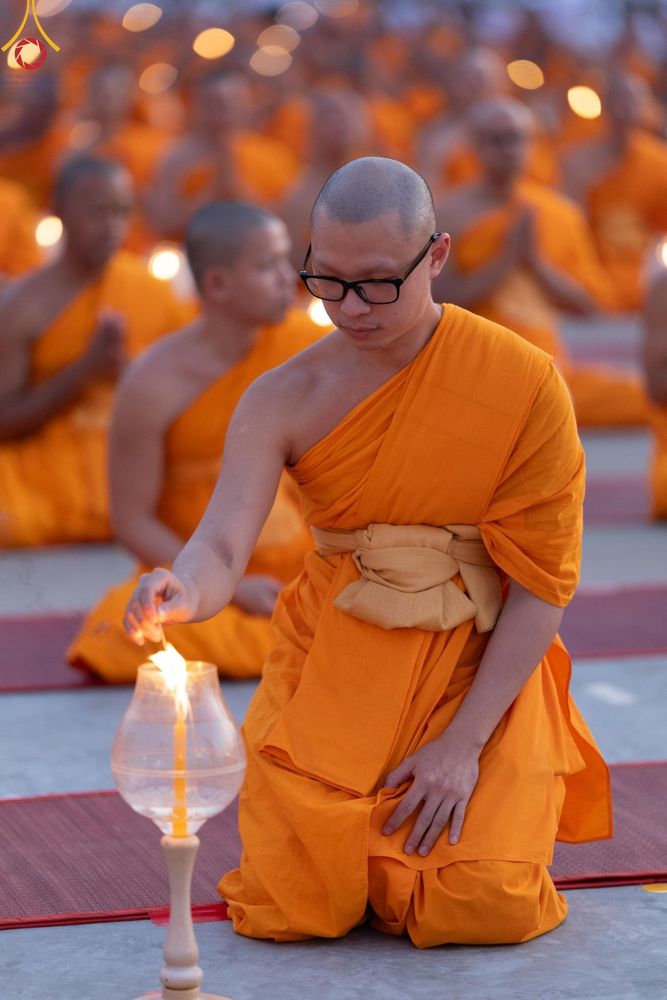 ภาพ No.204517:พิธีจุดประทีปถวายเป็นพุทธบูชา และบูชาธรรมมหาปูชนียาจารย์ ณ วัดพระธรรมกาย ตำบลคลองสาม อำเภอคลองหลวง จังหวัดปทุมธานี ในโครงการธรรมยาตรา กตัญญูบูชา มหาปูชนียาจารย์ พระมงคลเทพมุนี(สด จนฺทสโร) พระผู้ปราบมาร ปีที่ 13 วันที่ 31 มกราคม พ.ศ. 2568