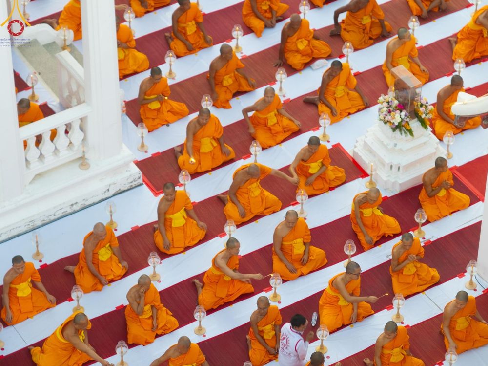 ภาพ No.197158:พิธีจุดประทีปถวายเป็นพุทธบูชา และบูชาธรรมมหาปูชนียาจารย์ ณ วัดโบสถ์(บน) ตำบลบางคูเวียง อำเภอบางกรวย จังหวัดนนทบุรี ในโครงการธรรมยาตรา กตัญญูบูชา มหาปูชนียาจารย์ พระมงคลเทพมุนี(สด จนฺทสโร) พระผู้ปราบมาร อนุสรณ์สถาน 7 แห่ง ปีที่ 13 วันที่ 18 มกราคม พ.ศ. 25