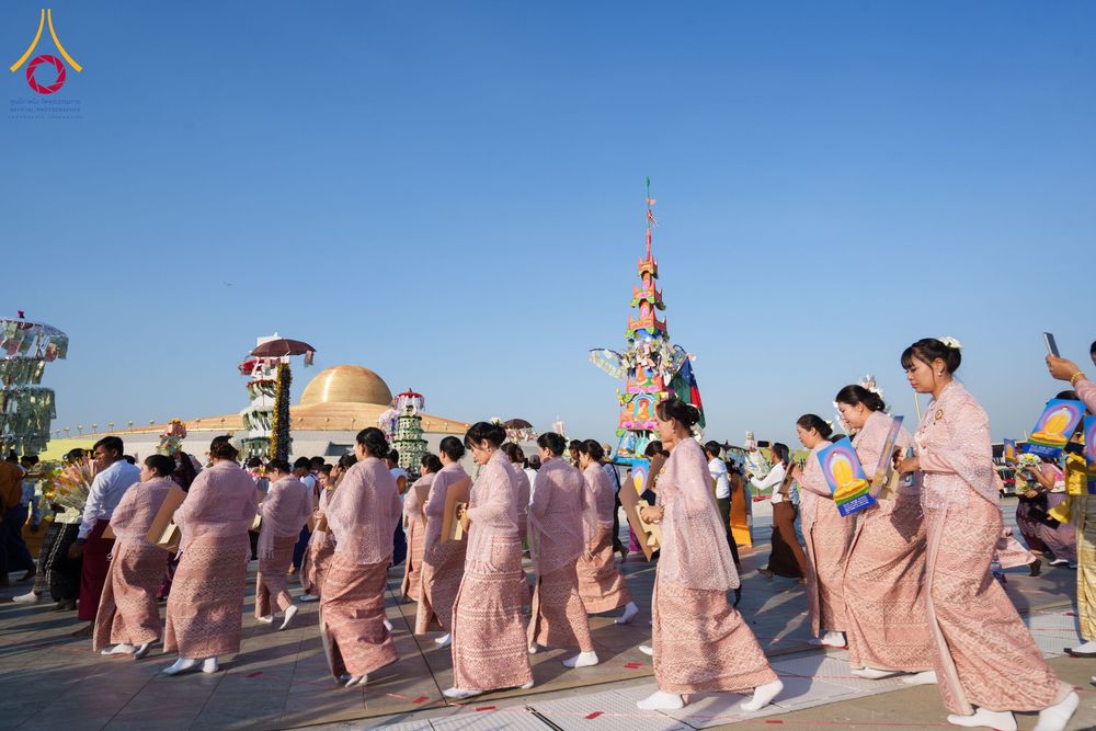 ภาพ No.178207:พิธีทอดผ้าป่าไทย-เมียนมา ครั้งที่ 7 วันอาทิตย์ที่ 1 ธันวาคม พ.ศ.2567 ณ สภาธรรมกายสากล  พระมหาธรรมกายเจดีย์ วัดพระธรรมกาย จ.ปทุมธานี
