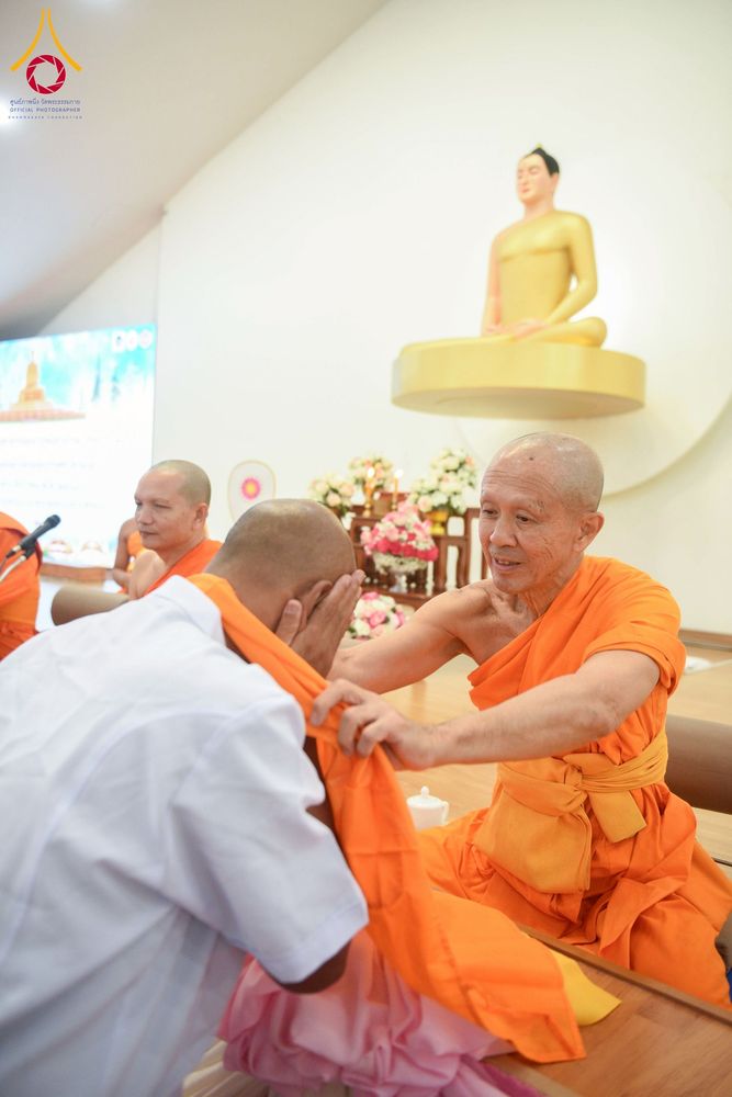 ภาพ No.278107:วันเสาร์ที่ 6 ธันวาคม พ.ศ. 2568 พิธีเวียนประทักษิณ ขอขมามอบผ้าไตร บรรพชาอุปสมบทหมู่ธรรมทายาท จำนวน 53 รูป โครงการอุปสมบทหมู่ รุ่นบูชาธรรมมหาปูชนียาจารย์ ประจำปี 2568 จังหวัดสระบุรี