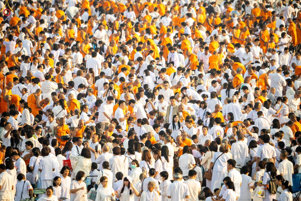 ภาพ No.279905:วันที่ 1 มกราคม พ.ศ.2569 พิธีตักบาตรในวันขึ้นปีใหม่ ณ ลานธรรม วัดพระธรรมกาย