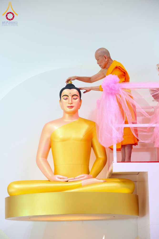 ภาพ No.291132:วันพุธที่ 7 มกราคม พ.ศ. 2569  พิธีบรรจุพระบรมสารีริกธาตุภายในพระเกตุองค์พระประธาน สมโภชพระประธาน พระธรรมกาย พิธีทอดผ้าป่า บุญแสงสว่าง ติดตั้งโซล่าเซล ณ ศูนย์ปฏิบัติธรรมพระมงคลเทพมุนี อ.สองพี่น้อง จ.สุพรรณบุรี