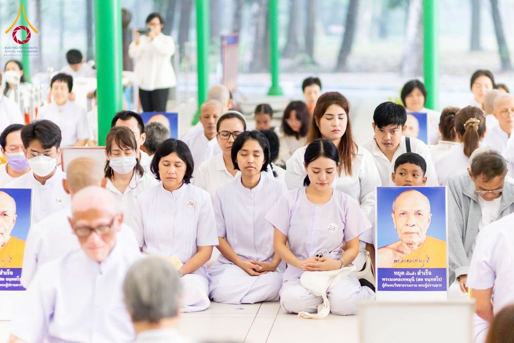 ภาพ No.298158:วันเสาร์ที่ 17 มกราคม พ.ศ. 2569 พิธีบรรพชาอุปสมบท โครงการอุปสมบทหมู่ บูชาธรรมครบ 117 ปี คุณยายอาจารย์มหารัตนอุบาสิกาจันทร์ ขนนกยูง  ณ อุโบสถพระไตรปิฎก วัดพระธรรมกาย