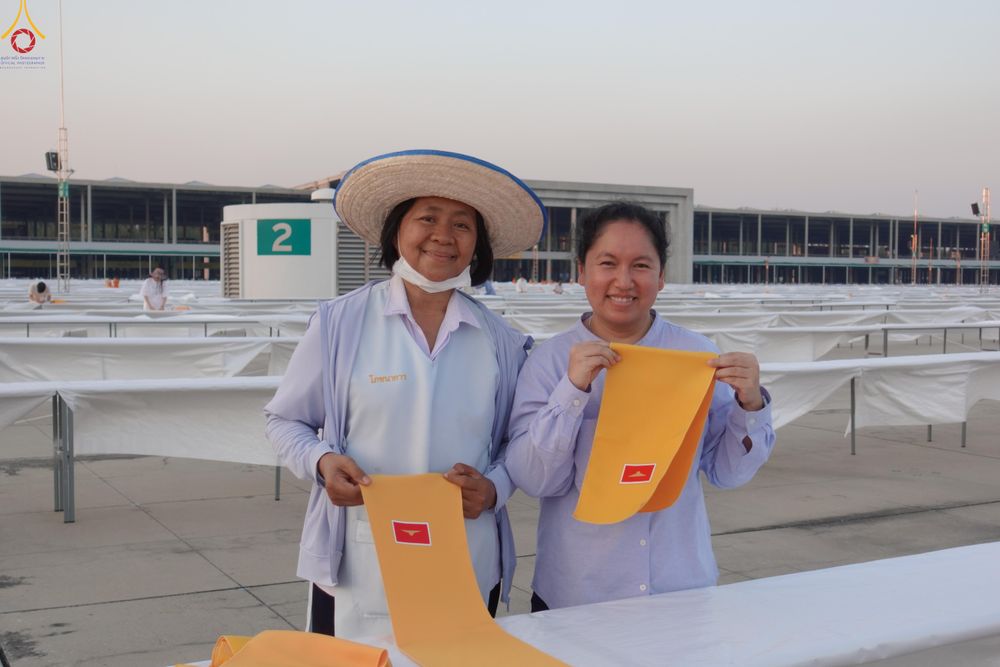 ภาพ No.321223:วันที่ 10-11 เมษายน พ.ศ.2569 การเตรียมกล่องไทยธรรม และการติดผ้ารับประเคน เพื่องานถวายมหาสังฆทาน 40,000 กว่าวัดทั่วประเทศ วันคุ้มครองโลก 22 เมษายน พ.ศ.2569 วัดพระธรรมกาย