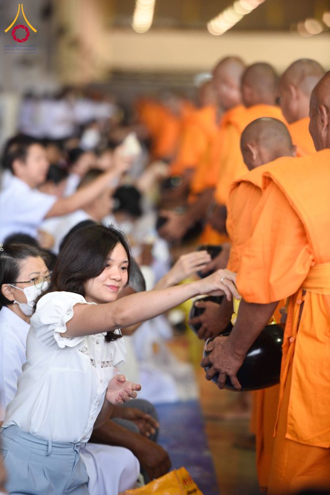 ภาพ No.308256:วันที่ 1  กุมภาพันธ์ พ.ศ. 2569 พิธีตักบาตรข้าวสารอาหารแห้ง ณ บ้านแก้วเรือนทองคุณยาย สภาธรรมกายสากล วัดพระธรรมกาย