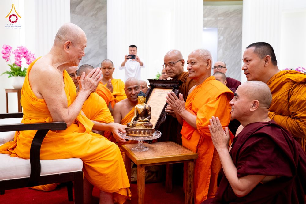 ภาพ No.325550:วันที่ 23 เมษายน พ.ศ.2569 หลวงพ่อทัตตชีโว รองเจ้าอาวาสวัดพระธรรมกาย ถวายการต้อนรับและปฏิสันถารคณะสงฆ์เมียนมาร์และเนปาล