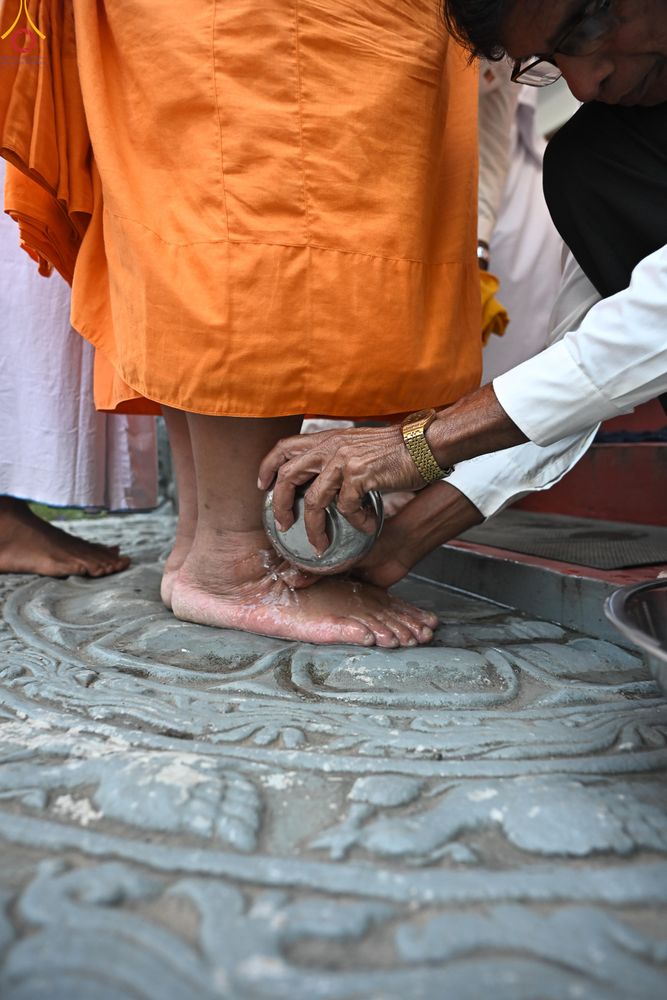 ภาพ No.278765:วันที่ 30 ตุลาคม 2568 กฐินสมทบวัดต่างประเทศ โดยคณะศิษยานุศิษย์ บูชาธรรม 81 ปี หลวงพ่อธัมมชโย ณ วัดศรีธรรมานันทะ บาลังโกด้า ประเทศศรีลังกา วัดสังฆราช อมรปุระนิกาย สมเด็จไมตรี มูรตี