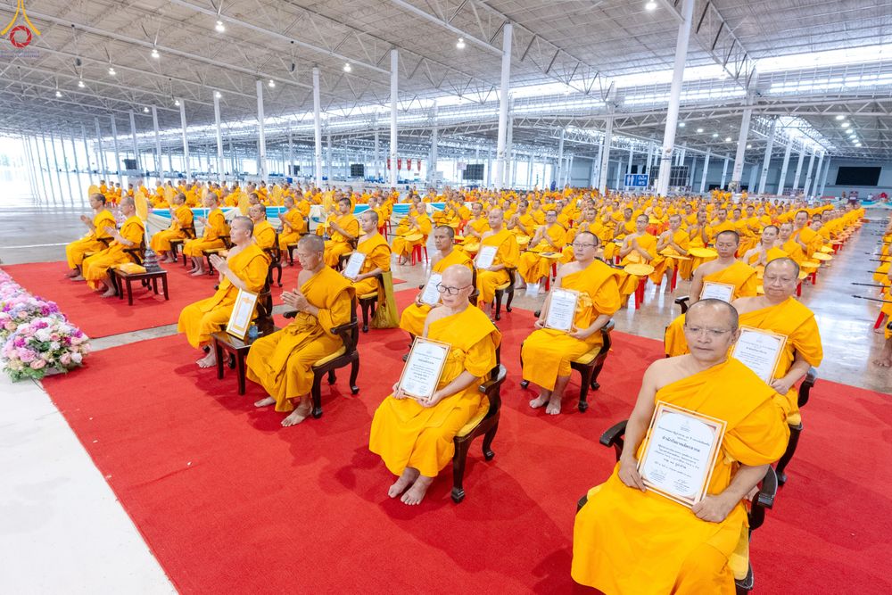 ภาพ No.339073:วันอาทิตย์ที่ 12 กรกฎาคม พ.ศ.2569 พิธีมุทิตาผู้สอบได้เปรียญธรรม ประโยค 1-2 ถึง ป.ธ.9 และ บ.ศ.1-2 ถึง บ.ศ.6 สำนักศาสนศึกษาวัดพระธรรมกาย ประจำปี 2569, พิธีมอบตราตั้งแต่งตั้งอาจารย์ใหญ่ สำนักศาสนศึกษาวัดพระธรรมกาย