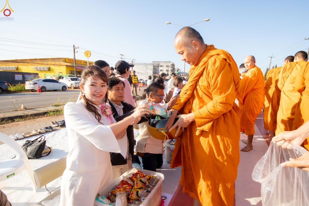 ภาพ No.281438:วันเสาร์ที่ 27 ธันวาคม พ.ศ.2568 พิธีตักบาตรพระ ๑,๐๐๐ รูป   เพื่อความเป็นสิริมงคลแก่ชีวิตและแผ่นดินไทย  มหากุศลครั้งยิ่งใหญ่แห่งปี ส่งท้ายปีเก่า ต้อนรับปีใหม่  ณ ถนนหน้าที่ว่าการอำเภอภูเรือ จังหวัดเลย