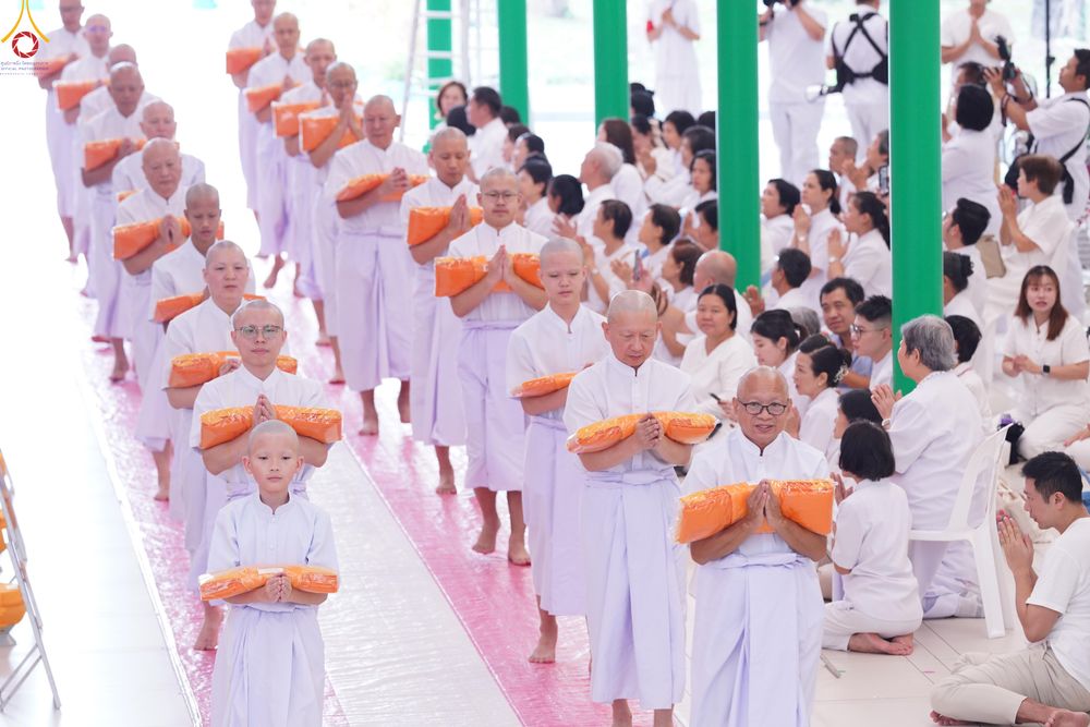 ภาพ No.338800:วันที่ 11 กรกฎาคม พศ.2569 พิธีบรรพชาอุปสมบท โครงการอุปสมบทหมู่ธรรมทายาทนานาชาติ  IDOP รุ่นที่ 21 (ภาษาจีน)  จากประเทศจีน มาเลเซีย สิงคโปร์ และไต้หวัน , โครงการบรรพชาสามเณรโรงเรียนนานาชาติ รุ่นที่ 15