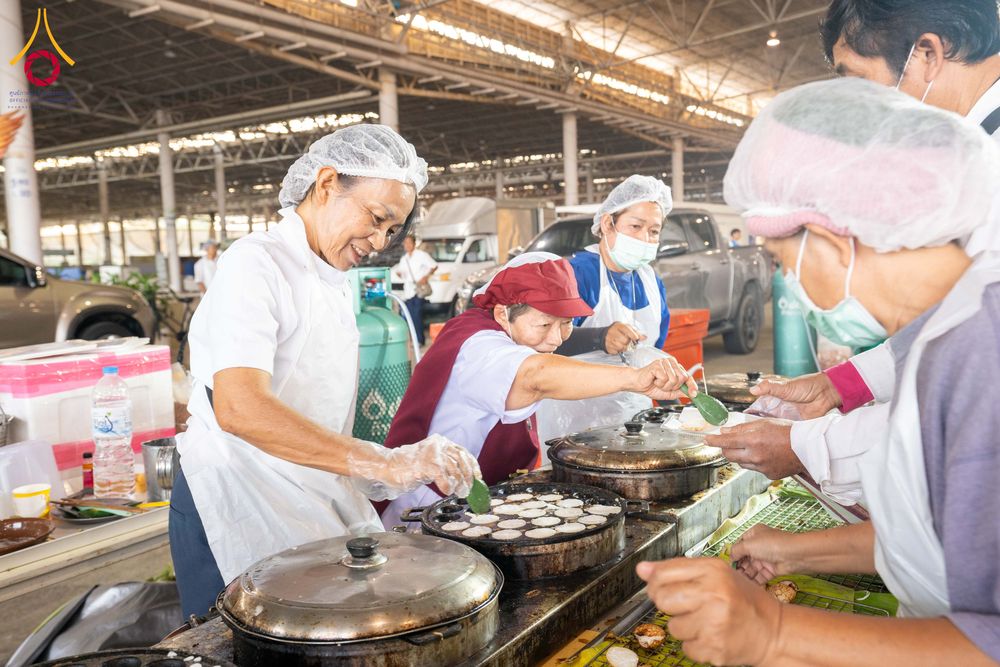 ภาพ No.303802:วันที่ 28 มกราคม พ.ศ. 2569 พิธีถวายภัตตาหารเป็นสังฆทาน แด่พระธรรมยาตรา ณ วัดพระธรรมกาย  จังหวัดปทุมธานี ในโครงการธรรมยาตรา กตัญญูบูชา มหาปูชนียาจารย์ พระมงคลเทพมุนี(สด จนฺทสโร) พระผู้ปราบมาร อนุสรณ์สถาน 7 แห่ง ปีที่ 14