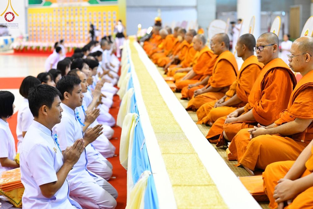 ภาพ No.146161:วันมหารำลึก ครั้งที่ 34 พิธีร่วมรำลึกถึงนักสร้างบารมีที่ล่วงลับไปแล้ว , พิธีสวดพระพุทธมนต์ ณ ห้องแก้วสารพัดนึก 1 วัดพระธรรมกาย วันเสาร์ที่ 27 กรกฎาคม พ.ศ. 2567