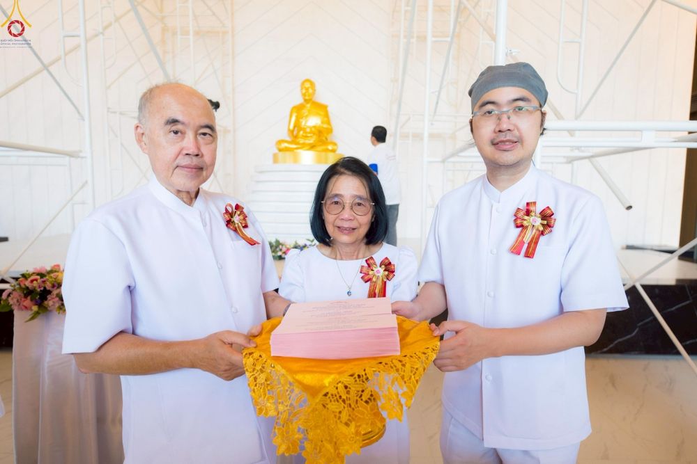 ภาพ No.249254:วันที่ 20 กันยายน พ.ศ. 2568 พิธีประดิษฐานรูปหล่อหลวงปู่วัดปากน้ำ ภาษีเจริญ ณ วิหารพระมงคลเทพมุนี (สด จนฺทสโร) ศูนย์ปฏิบัติธรรมภูเก็ต จ.ภูเก็ต