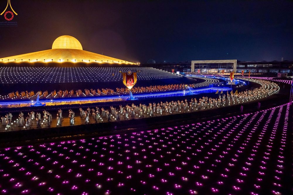 ภาพ No.279303:พิธีจุดวิสาขประทีป พิธีเวียนประทักษิณ ในวันวิสาขบูชา พุธที่ 22 พฤษภาคม พ.ศ. 2567 ( วันพระขึ้น 15 ค่ำ เดือน 6 ) ณ ลานธรรม พระมหาธรรมกายเจดีย์ วัดพระธรรมกาย จ.ปทุมธานี