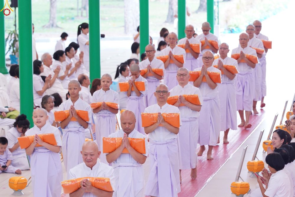 ภาพ No.338801:วันที่ 11 กรกฎาคม พศ.2569 พิธีบรรพชาอุปสมบท โครงการอุปสมบทหมู่ธรรมทายาทนานาชาติ  IDOP รุ่นที่ 21 (ภาษาจีน)  จากประเทศจีน มาเลเซีย สิงคโปร์ และไต้หวัน , โครงการบรรพชาสามเณรโรงเรียนนานาชาติ รุ่นที่ 15