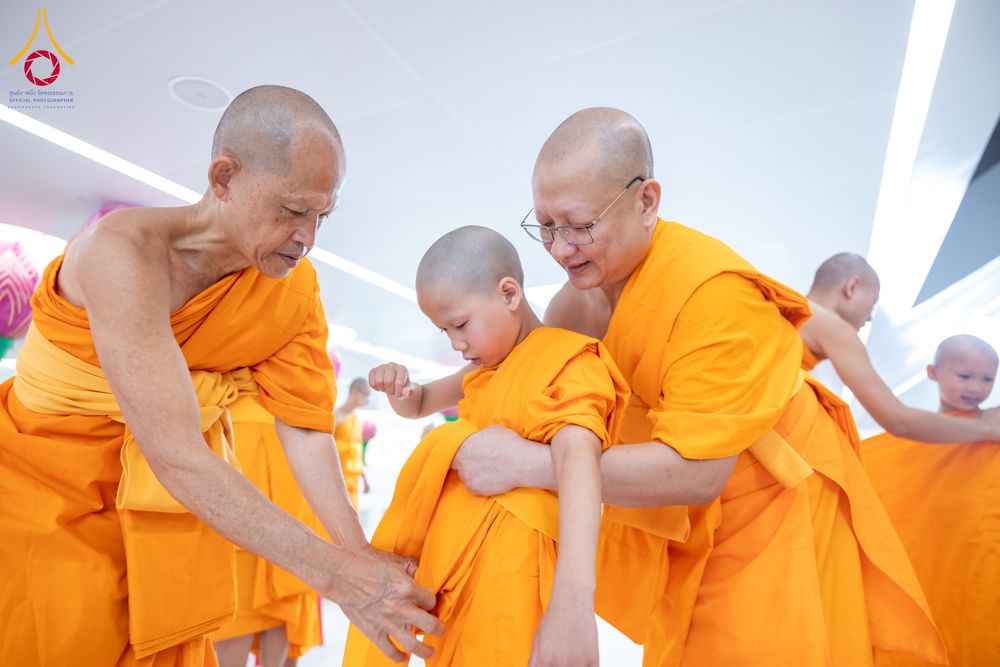 ภาพ No.286610:วันเสาร์ที่ 12 กรกฏาคม พ.ศ.2568 พิธีบรรพชาอุปสมบท  โครงการบรรพชาอุปสมบทหมู่ ธรรมทายาทนานาชาติ(ภาคภาษาจีน), โครงการบรรพชาสามเณร โรงเรียนนานาชาติ รุ่นที 14