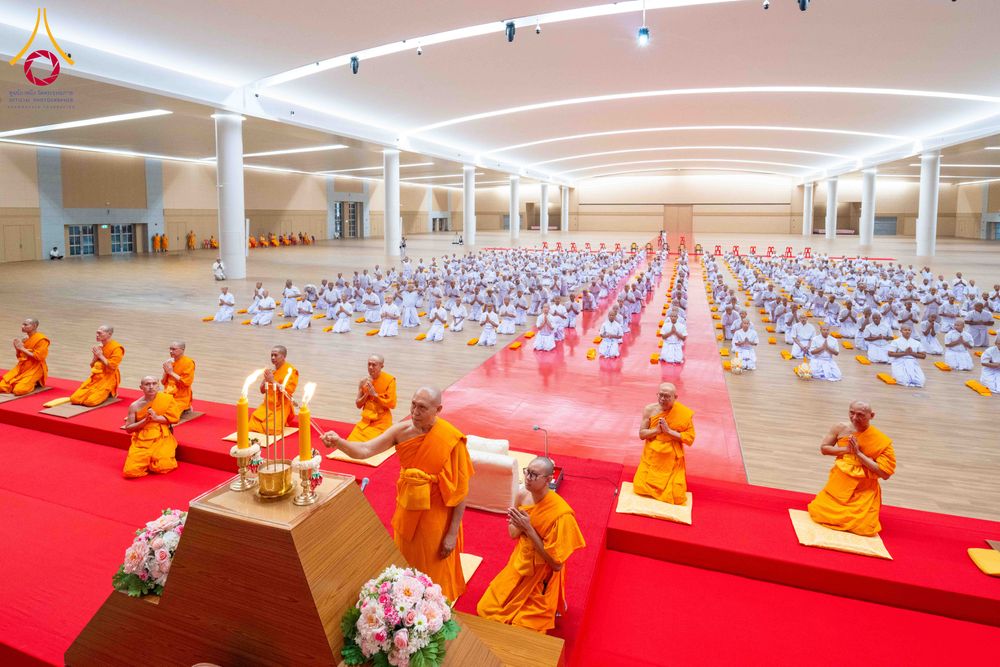 ภาพ No.319494:วันเสาร์ที่ 4 เมษายน พ.ศ.2569 พิธีขอขมา มอบผ้าไตร และถวายบาตรแด่นาคธรรมทายาท ในโครงการบรรพชาสามเณรฟื้นฟูพระพุทธศาสนาทั่วไทย โครงการหน่อแก้วเปรียญธรรม รุ่นที่ 14 โครงการสามเณรยุวธรรมทายาท รุ่นที่ 34 โครงการสามเณรมัชฌิมธรรมทายาท รุ่นที่ 30 ณ สภาธรรมกายสากล