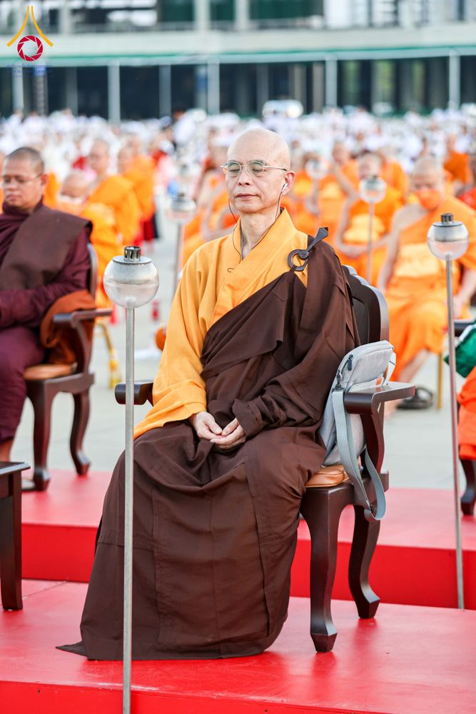 ภาพ No.312158:วันอังคารที่ 3 มีนาคม พ.ศ.2569 พิธีเวียนประทักษิณและจุดมาฆประทีป ณ ลานธรรมพระมหาธรรมกายเจดีย์ วัดพระธรรมกาย