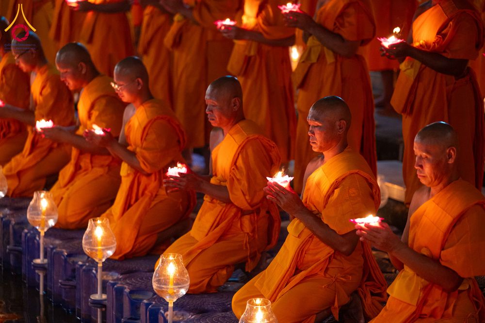 ภาพ No.297478:วันที่ 16 มกราคม พ.ศ. 2569 พิธีลอยประทีปธรรมถวายเป็นพุทธบูชา และบูชาธรรมมหาปูชนียาจารย์  ณ วัดโบสถ์บน ต.บางคูเวียง จ.นนทบุรี อนุสรณ์สถานลำดับที่ 4 สถานที่เกิดด้วยกายธรรม ในโครงการธรรมยาตรา กตัญญูบูชา มหาปูชนียาจารย์ พระมงคลเทพมุนี(สด จนฺทสโร) พระผู้ปราบม