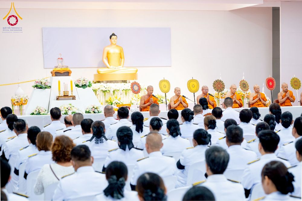 ภาพ No.275998:วันที่ 5 ธันวาคม พ.ศ. 2568 พสกนิกรอำเภอคลองหลวง พร้อมใจบำเพ็ญกุศลอุทิศถวาย “ในหลวงรัชกาลที่ 9” น้อมรำลึกในพระมหากรุณาธิคุณ เนื่องในวันคล้ายวันพระบรมราชสมภพ วันชาติ และวันพ่อแห่งชาติ ณ อาคารปลูกศรัทธา 2 วัดพระธรรมกาย อำเภอคลองหลวง จังหวัดปทุมธานี