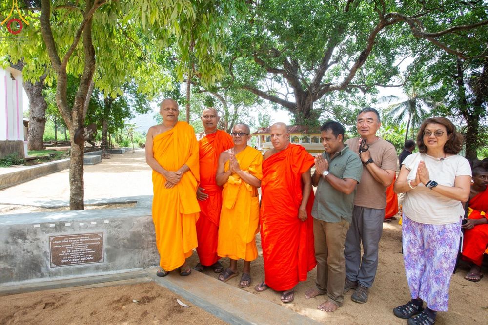 ภาพ No.140121:PhotoStory มหาศรัทธา ธรรมยาตราศรีลังกา EP.3  โครงการสยาม-ลังกา ธรรมยาตรา ฉลองเทศกาลวิสาขบูชาแห่งชาติ ศรีลังกา  บูชาธรรม 80 ปีหลวงพ่อธัมมชโย เส้นทางจาก เมืองดัมบูลลา ไปยัง เมืองมาตะเล  ตั้งแต่วันที่ 17-20 พฤษภาคม พ.ศ. 2567