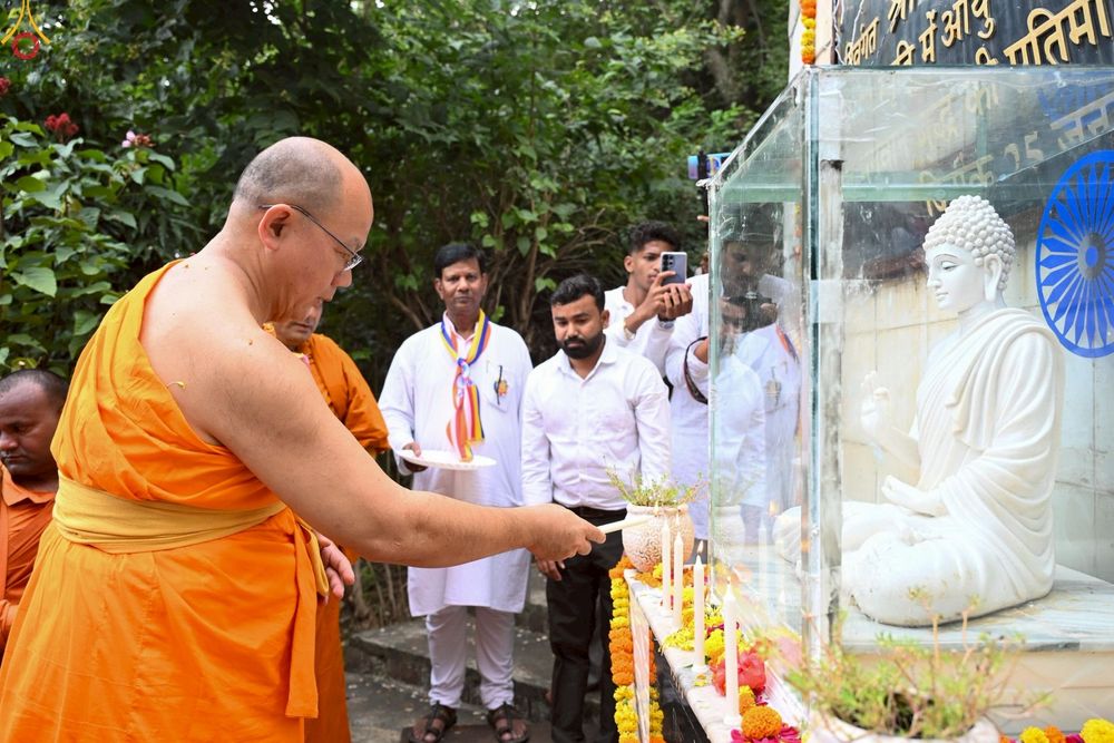 ภาพ No.263490:วันที่ 18 ตุลาคม พ.ศ. 2568 พิธีแห่กฐิน และกฐินสมทบหลวงพ่อ ธัมมชโย  ถวายแด่ วัดพุทธภูมิ เมืองโภปาล รัฐมัธยประเทศ ประเทศอินเดีย 