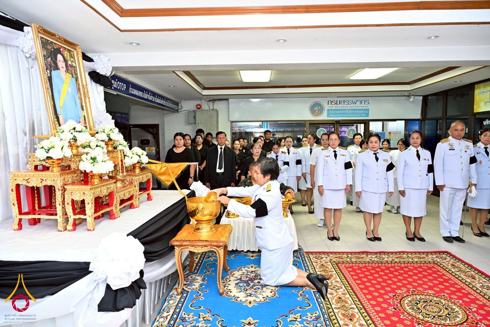 ภาพ No.260873:อำเภอคลองหลวง จัดพิธีสรงน้ำพระบรมศพ สมเด็จพระนางเจ้าสิริกิติ์ พระบรมราชินีนาถ พระบรมราชชนนีพันปีหลวง  ด้วยสำนึกในพระมหากรุณาธิคุณตราบนิจนิรันดร์ วันที่ 26 ตุลาคม พ.ศ. 2568 เวลา 09.30 น. ณ ที่ว่าการอำเภอคลองหลวง จังหวัดปทุมธานี