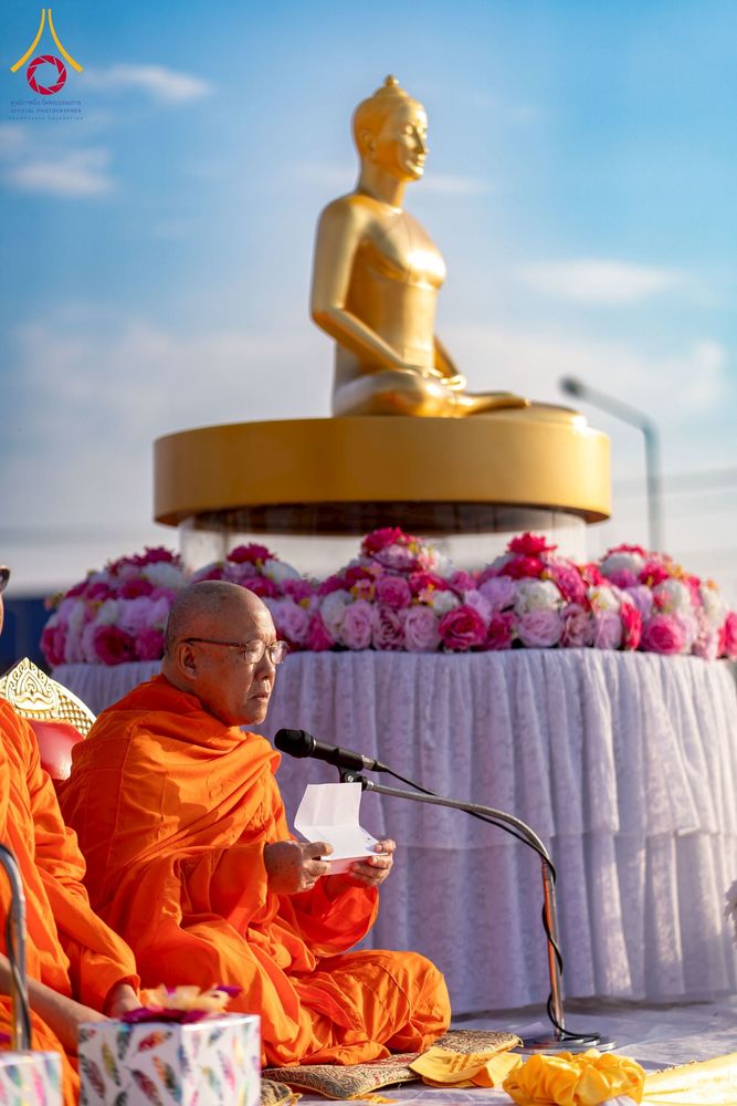 ภาพ No.276944:วันเสาร์ที่ 6 ธันวาคม พ.ศ. 2568 พิธีตักบาตรพระ 1,000 รูป อุทิศถวายพระราชกุศลสมเด็จพระนางเจ้าสิริกิติ์ พระบรมราชินีนาถ พระบรมราชชนนี พันปีหลวง และ ทำบุญเมืองลำปาง ครบรอบ 1,345 ปี ณ ลานพระบรมราชานุสาวรีย์สมเด็จพระนเรศวรมหาราชนครลำปาง อ.เกาะคา จ.ลำปาง