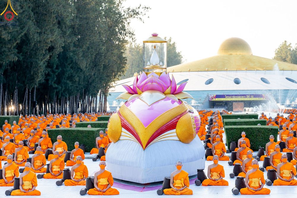 ภาพ No.104376:พระธรรมยาตราร่วมปฏิบัติธรรม และถ่ายภาพหมู่ประวัติศาสตร์ หน้ามหาวิหารพระมงคลเทพมุนี วันที่ 27 ธันวาคม พ.ศ. 2566