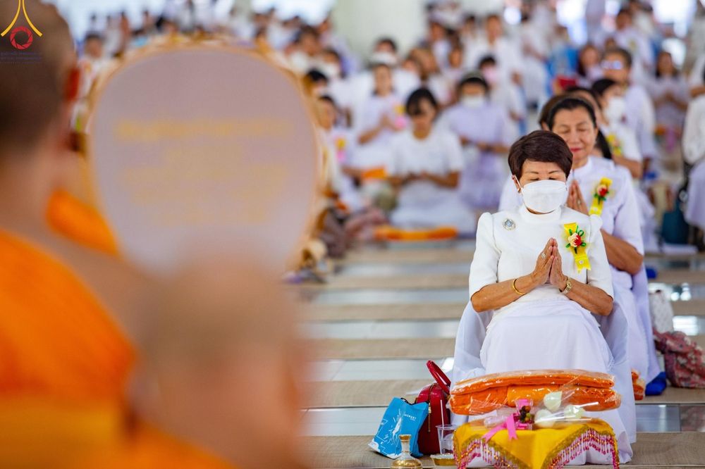 ภาพ No.122850:พิธีสวดพระพุทธมนต์ พิธีทอดผ้าบังสุกุล และพิธีถวายภัตตาหาร เป็นสังฆทานแด่พระภิกษุ สามเณร เนื่องในวันมหาปูชนียาจารย์ วันเสาร์ที่ 3 กุมภาพันธ์ พ.ศ. 2567 ณ หอฉันคุณยายอาจารย์ฯ วัดพระธรรมกาย