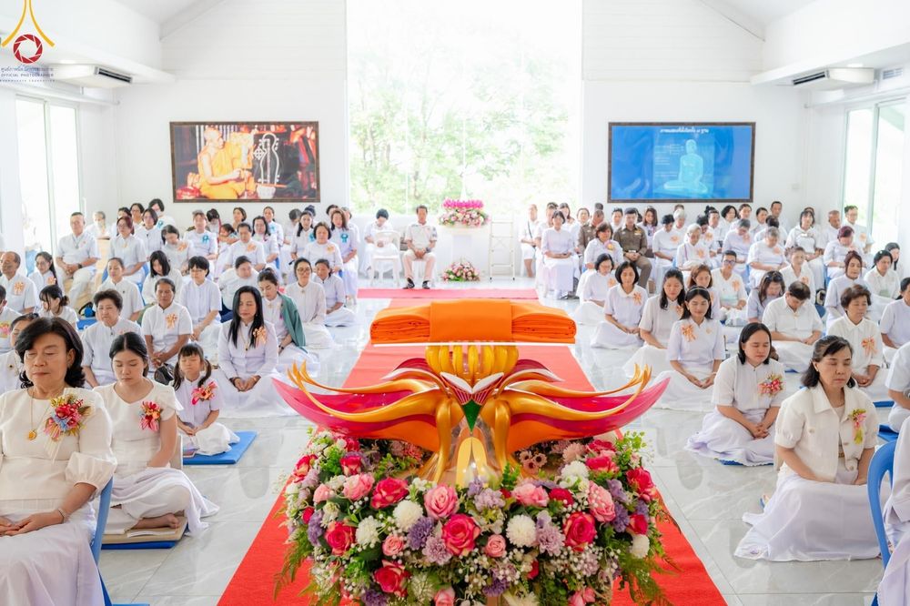 ภาพ No.169619:พิธีทอดกฐินเพื่อสร้าง หอฉันคุณยายอาจารย์ มหารัตนอุบาสิกาจันทร์ ขนนกยูง  ณ ศูนย์ปฏิบัติธรรมชลบุรี วันที่ 25 ตุลาคม พ.ศ. 2567