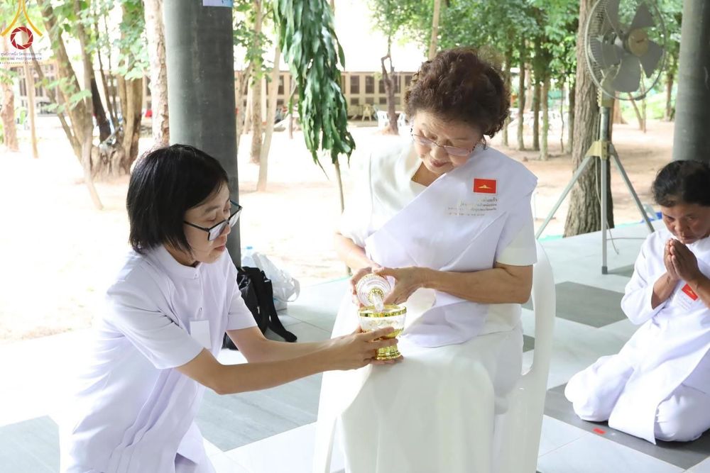 ภาพ No.152394:พิธีมอบสไบแก้ว โครงการอบรมอุบาสิกาแก้วจังหวัดบุรีรัมย์รุ่นที่ 1 วันที่ 6-8 กันยายน พ.ศ. 2567