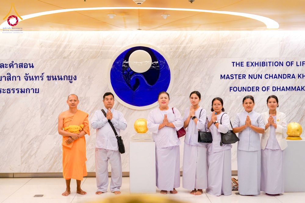 ภาพ No.327663:วันที่ 1-6 พฤษภาคม พ.ศ.2569 ต้อนรับชาวต่างชาติ พระภิกษุ คณะชาวเมียนมาร์  อุบาสิกาชาวอินเดีย เยี่ยมชมวัดพระธรรมกายและสักการะพระมหาธรรมกายเจดีย์