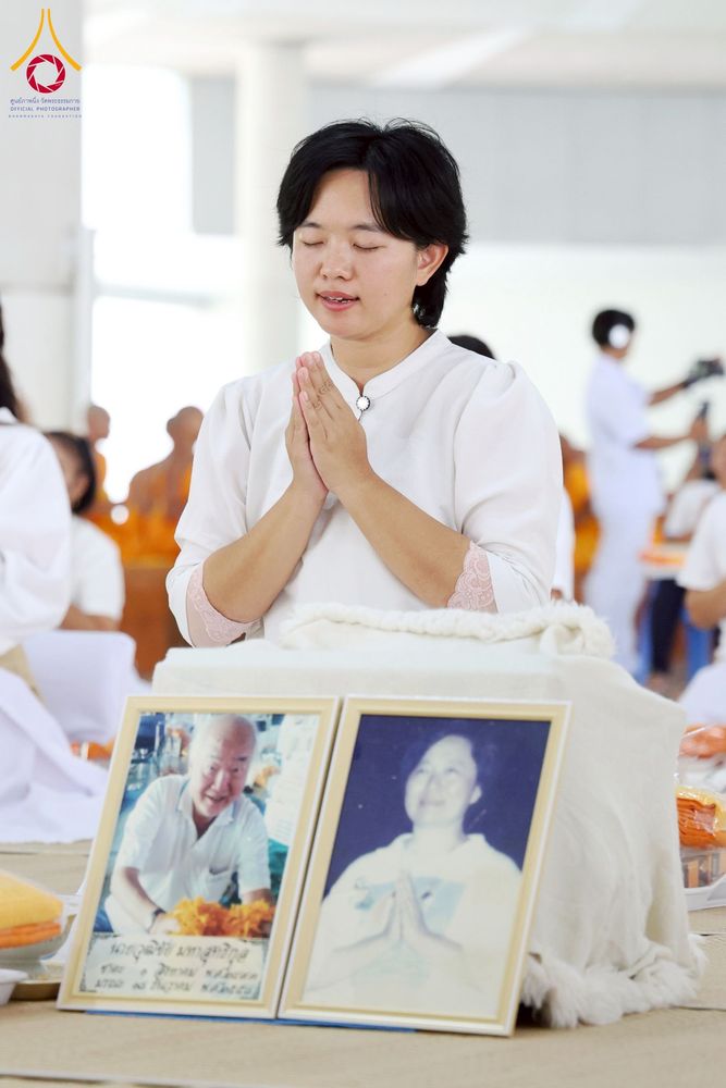 ภาพ No.263030:วันที่ 21 ตุลาคม พ.ศ. 2568 (วันพระ แรม 14 ค่ำ เดือน 11) พิธีบุพเปตพลี ครั้งที่ 171 ร่วมอุทิศบุญแด่หมู่ญาติที่ล่วงลับไปแล้ว และสืบทอดอายุพระพุทธศาสนา ณ หอฉันคุณยายอาจารย์ฯ วัดพระธรรมกาย
