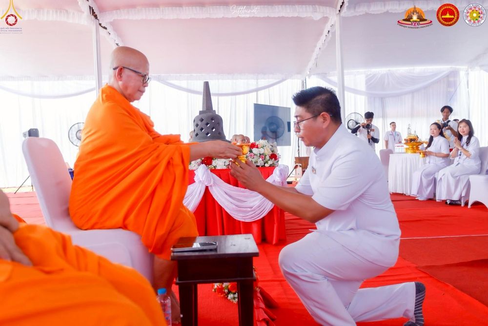 ภาพ No.224460:วันจันทร์ที่ 12 พฤษภาคม พ.ศ. 2568  ชาวพุทธในอินโดนีเซีย ร่วมฉลองวิสาขบูชาจุดประทีปกว่า 200,000 ดวง ณ พระมหาเจดีย์บรมพุทโธ  เจริญพุทธมนต์ถวาย “พระวชิรเกล้าเจ้าอยู่หัว”