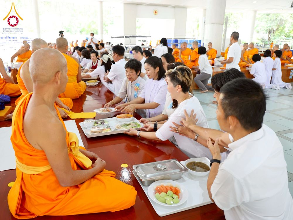 ภาพ No.271093:วันพุธที่ 20 พฤศจิกายน พ.ศ.2568 (วันพระ แรม 15 ค่ำ เดือน 12) พิธีบุพเปตพลี ครั้งที่ 173 ร่วมอุทิศบุญแด่หมู่ญาติที่ล่วงลับไปแล้ว และสืบทอดอายุพระพุทธศาสนา ณ หอฉันคุณยายอาจารย์ฯ วัดพระธรรมกาย