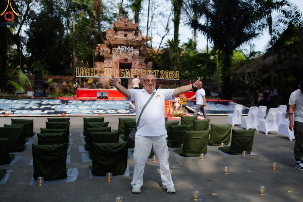 ภาพ No.156364:วัดพุทธบาหลีและวัดพระธรรมกาย จัดปฏิบัติธรรมนานาชาติ 1,151 คนจาก 78 ประเทศ ใน "วันสันติภาพสากล" ณ บาหลี อินโดนีเซีย วันเสาร์ที่ 21 กันยายน พ.ศ. 2567 เวลา 16.00-21.00 น. ณ พิพิธภัณฑ์ ARMA เมืองอูบุด จังหวัดบาหลี ประเทศอินโดนีเซีย