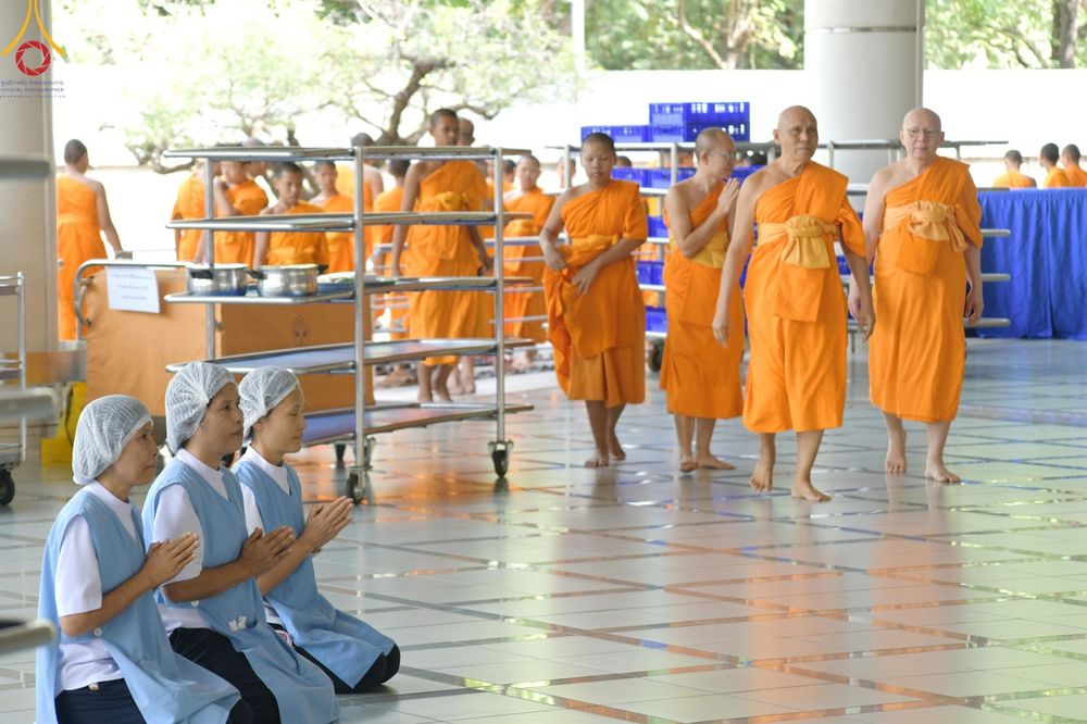 ภาพ No.186849:พิธีถวายภัตตาหารเมนูสวรรค์ "เพื่อการบรรลุธรรม" วันเสาร์ที่ 28 ธันวาคม พ.ศ.2567 ณ หอฉันคุณยายอาจารย์ฯ วัดพระธรรมกาย
